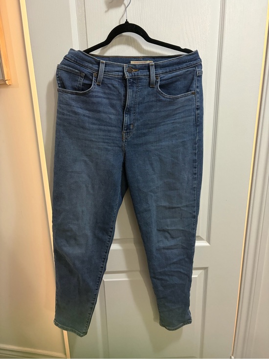 Levi's Denim - High-Waisted Mom Jeans in Medium Blue